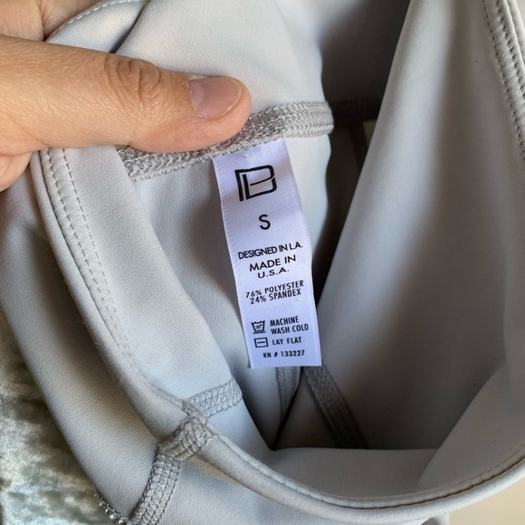 BLSPORTSWEAR | NWT Gray & Silver Yoga Pants Sm - Picture 3 of 11